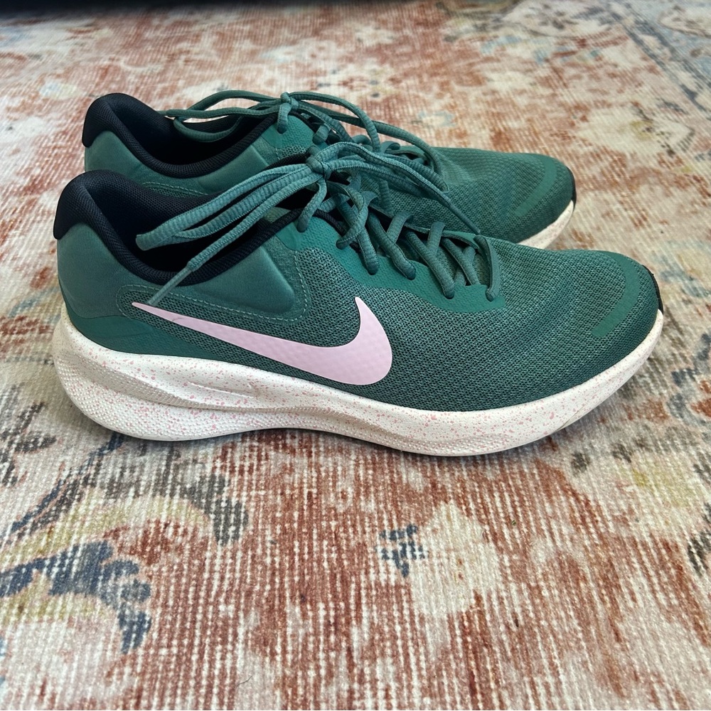 Nike Revolution 7 women’s running shoes